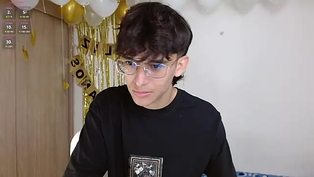noah millerx online show from May 23, 3:34 am