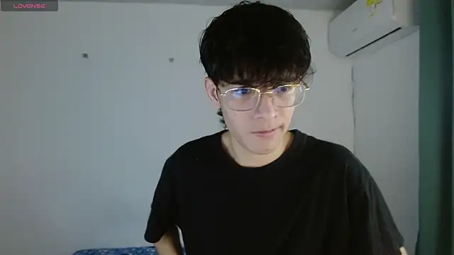 noah millerx online show from May 4, 4:47 am