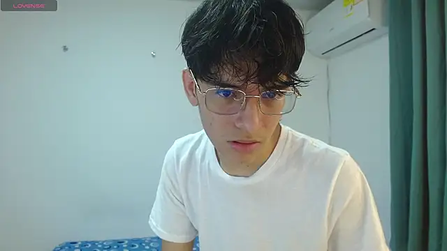 noah millerx online show from May 1, 3:32 am