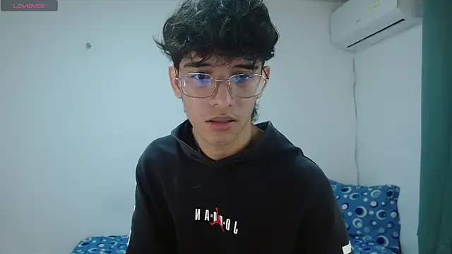 noah millerx online show from May 2, 3:42 am