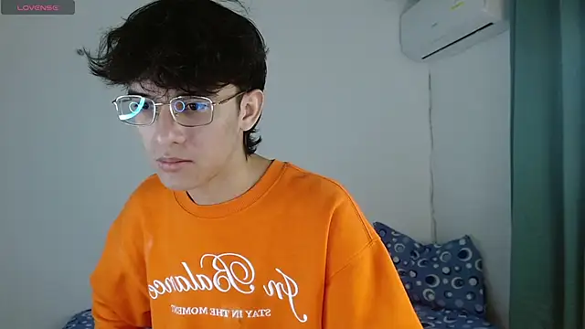 noah millerx online show from May 3, 4:04 am