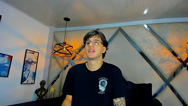 EXCLUSIVE8 online show from April 2, 4:32 am