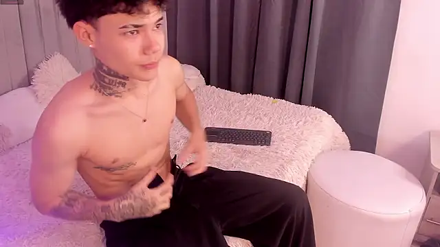 im seven online show from March 12, 4:09 am