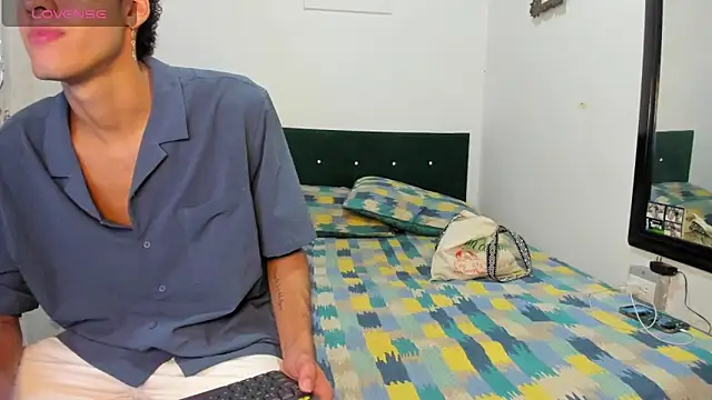 Jean And PaulXL online show from March 10, 12:05 am