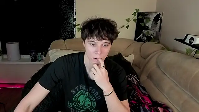 AnthonyCuutie online show from April 1, 5:54 pm