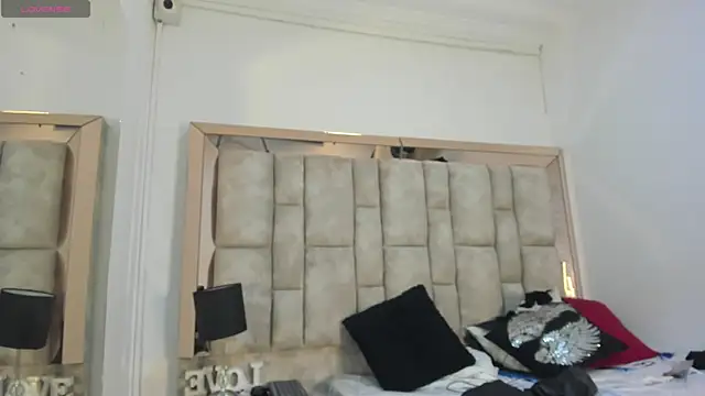 Titan Moreno  online show from March 31, 12:07 pm