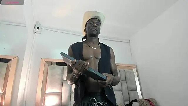 Titan Moreno  online show from May 25, 12:11 pm