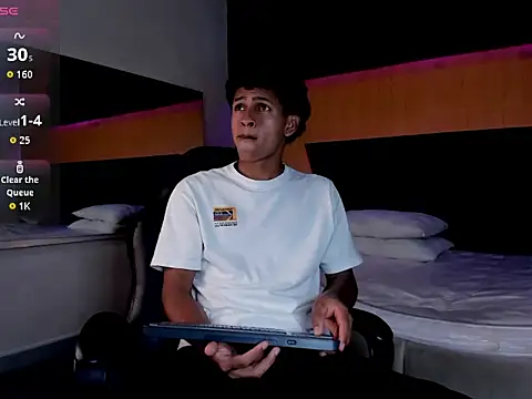 james lee2 online show from March 14, 7:32 pm