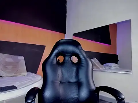 james lee2 online show from March 9, 7:52 pm