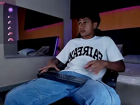 james lee2 online show from March 24, 7:18 pm