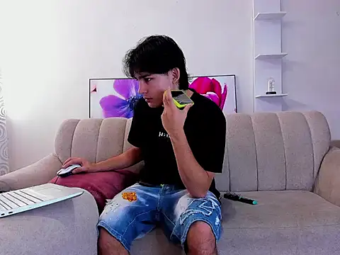 monky 0002 online show from April 8, 2:48 pm