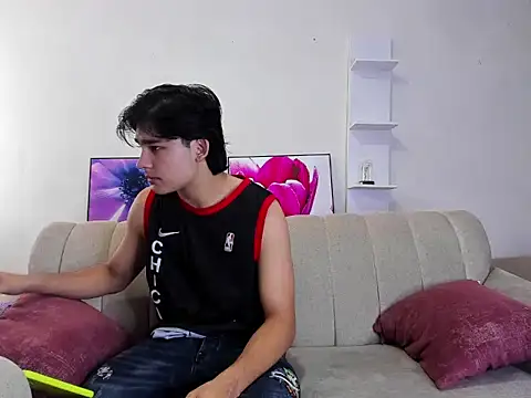 monky 0002 online show from April 15, 1:44 pm