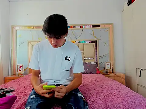 monky 0002 online show from March 25, 3:38 pm