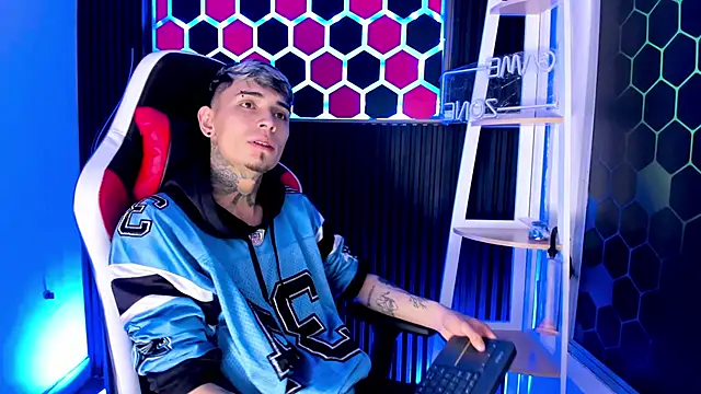 Max Hader  online show from April 12, 3:09 am