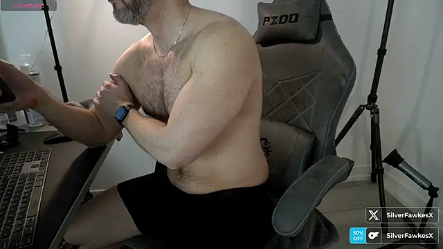 silverfawkesx online show from March 25, 3:43 am