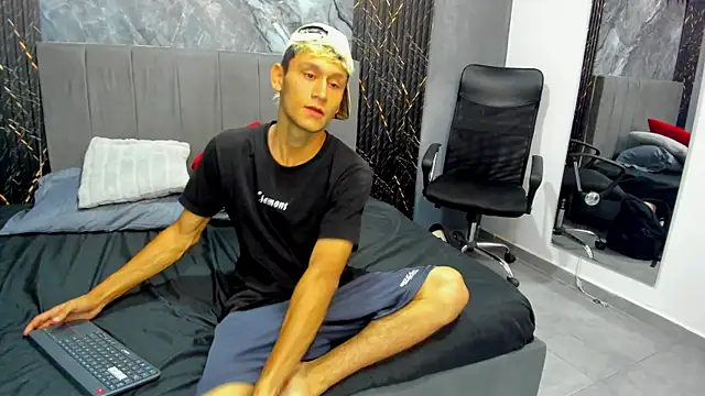 TedyX99 online show from April 18, 1:45 pm