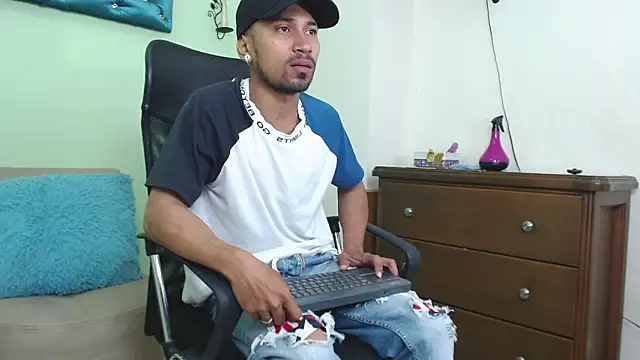 RichardWithe  online show from March 10, 12:11 pm