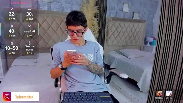 TylerCross  online show from April 9, 8:26 pm