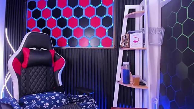 Cristopher Wild online show from June 24, 8:33 pm