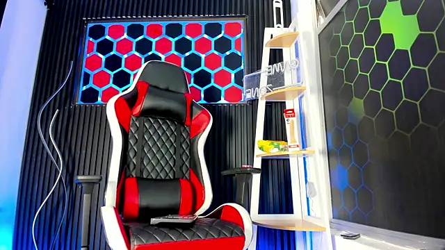 Cristopher Wild online show from April 12, 7:59 pm