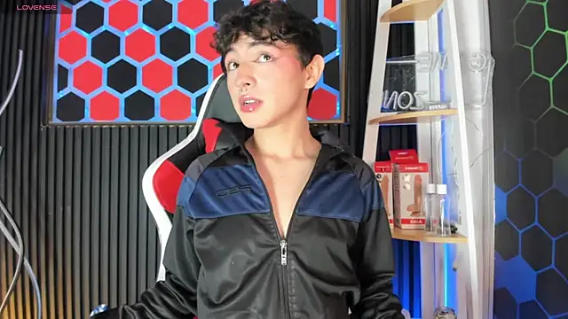 Cristopher Wild online show from May 6, 8:53 pm