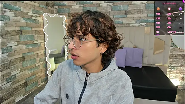 JUSTIN TAY1 online show from April 19, 11:42 am