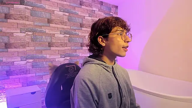 JUSTIN TAY1 online show from March 25, 12:09 pm