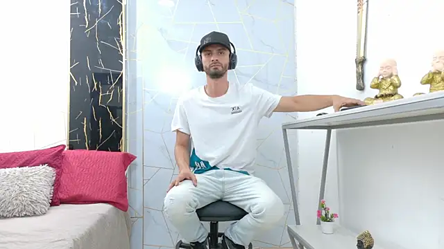 KingOfTemptation online show from June 11, 3:59 am