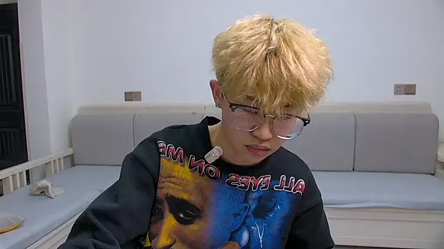 Chili-001 online show from March 14, 10:22 am