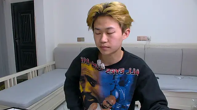 Chili-001 online show from March 13, 4:53 am