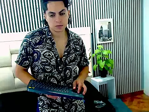 Alex Wolft online show from May 7, 1:22 pm