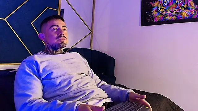 Dallas Whitee online show from March 23, 12:44 pm