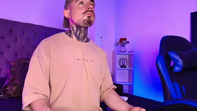 Dallas Whitee online show from April 25, 8:06 pm