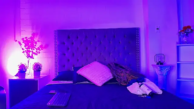 Dallas Whitee online show from April 23, 7:38 pm