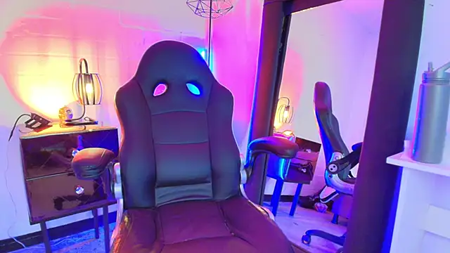 Dallas Whitee online show from March 25, 8:13 pm