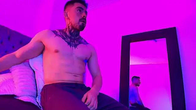 Dallas Whitee online show from April 21, 8:37 pm