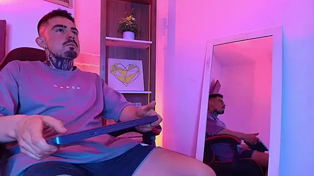 Dallas Whitee online show from March 28, 7:58 pm