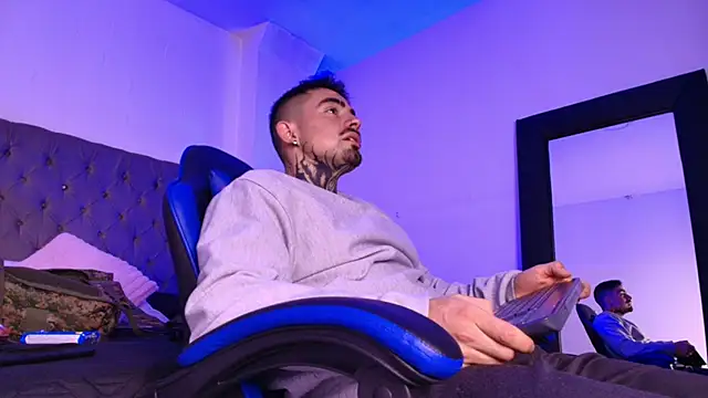 Dallas Whitee online show from April 27, 7:52 pm