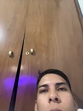 LeiAaron9810 online show from March 28, 9:48 pm