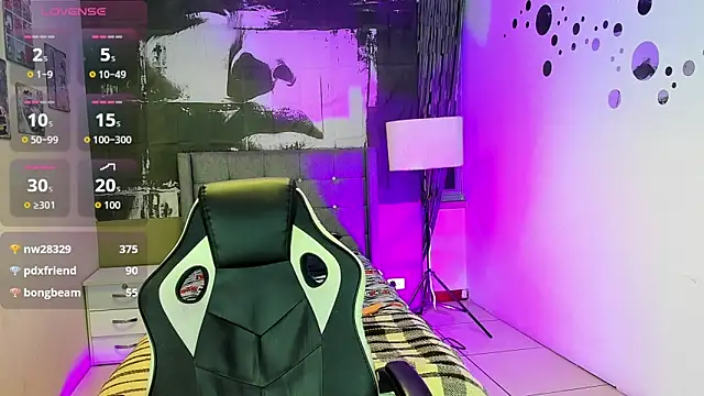 liam scoot  online show from April 20, 5:32 am