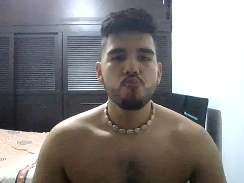 LatinBeardCali online show from April 22, 8:57 pm