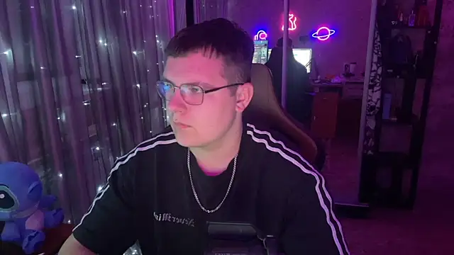 EricKnight1 online show from March 12, 7:10 pm