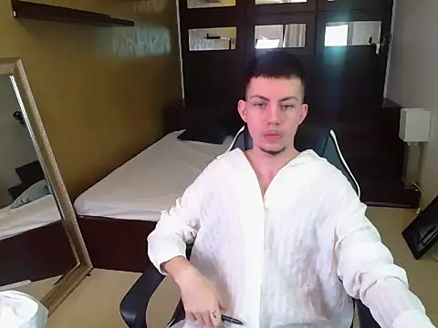 KrewVaughn online show from March 18, 7:11 am