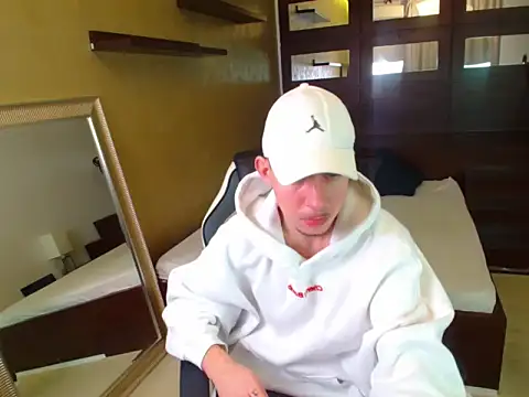 KrewVaughn online show from March 24, 6:18 am