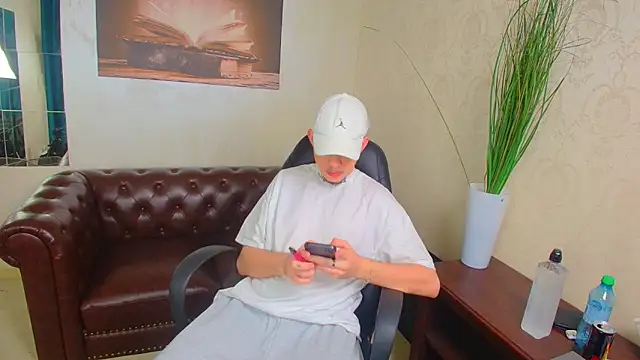 KrewVaughn online show from March 28, 9:09 am