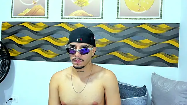 Leon Hotx online show from April 1, 7:33 pm