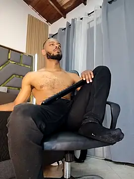 Oliver bigblack cock online show from May 5, 6:19 pm