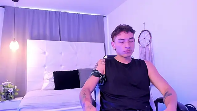 Thiago 2003  online show from April 7, 12:27 pm