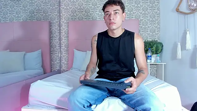 Thiago 2003  online show from March 21, 7:18 pm