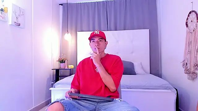 Thiago 2003  online show from April 4, 12:13 pm